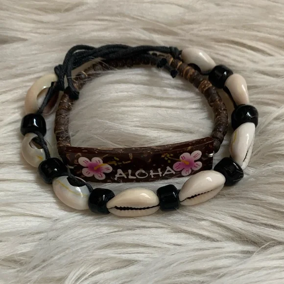 Aloha Shell and Bead Bracelet Set - Picture 3 of 8